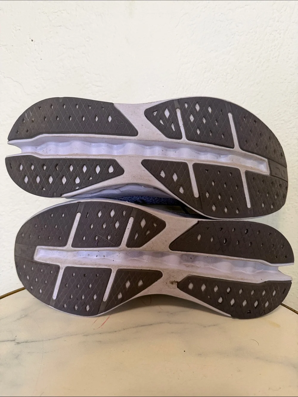 Women’s on surfer max running shoes